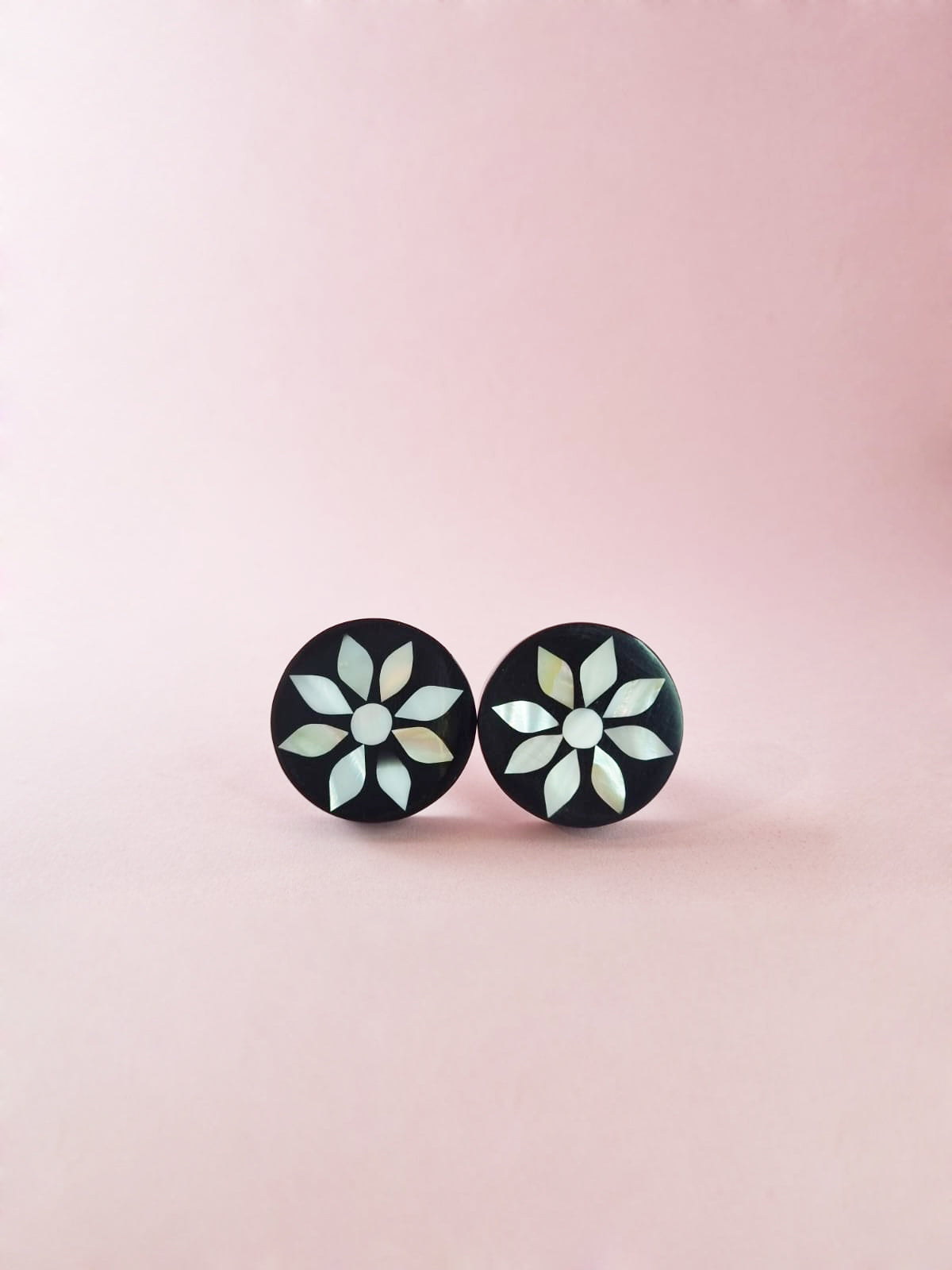 Floret Drawer Knobs (Set of 2)