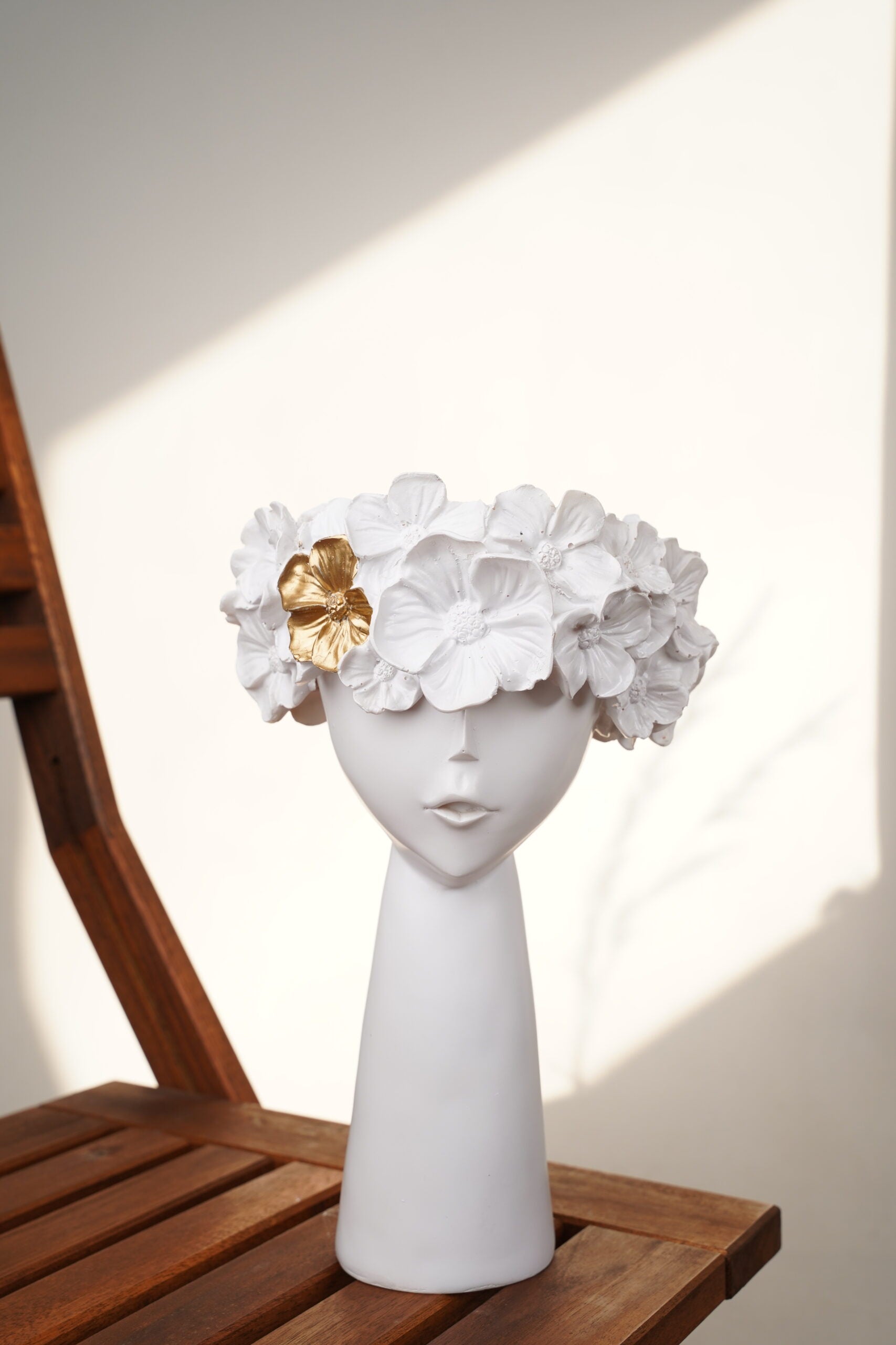 White Tiara flower Vase